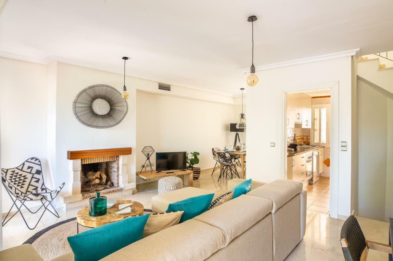 Hébergement de vacances Stylish Townhouse In Beachfront Complex *